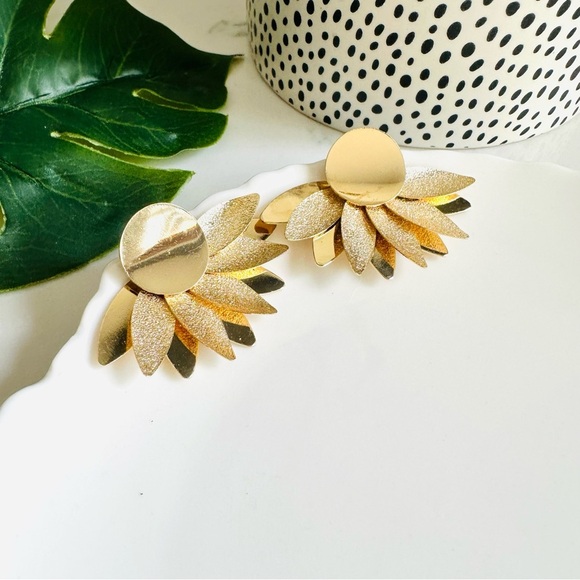 2/$30🌵 Gold Flower Petal Earrings Bohemian Sun Floral Sunburst Celestial NEW - Picture 7 of 13